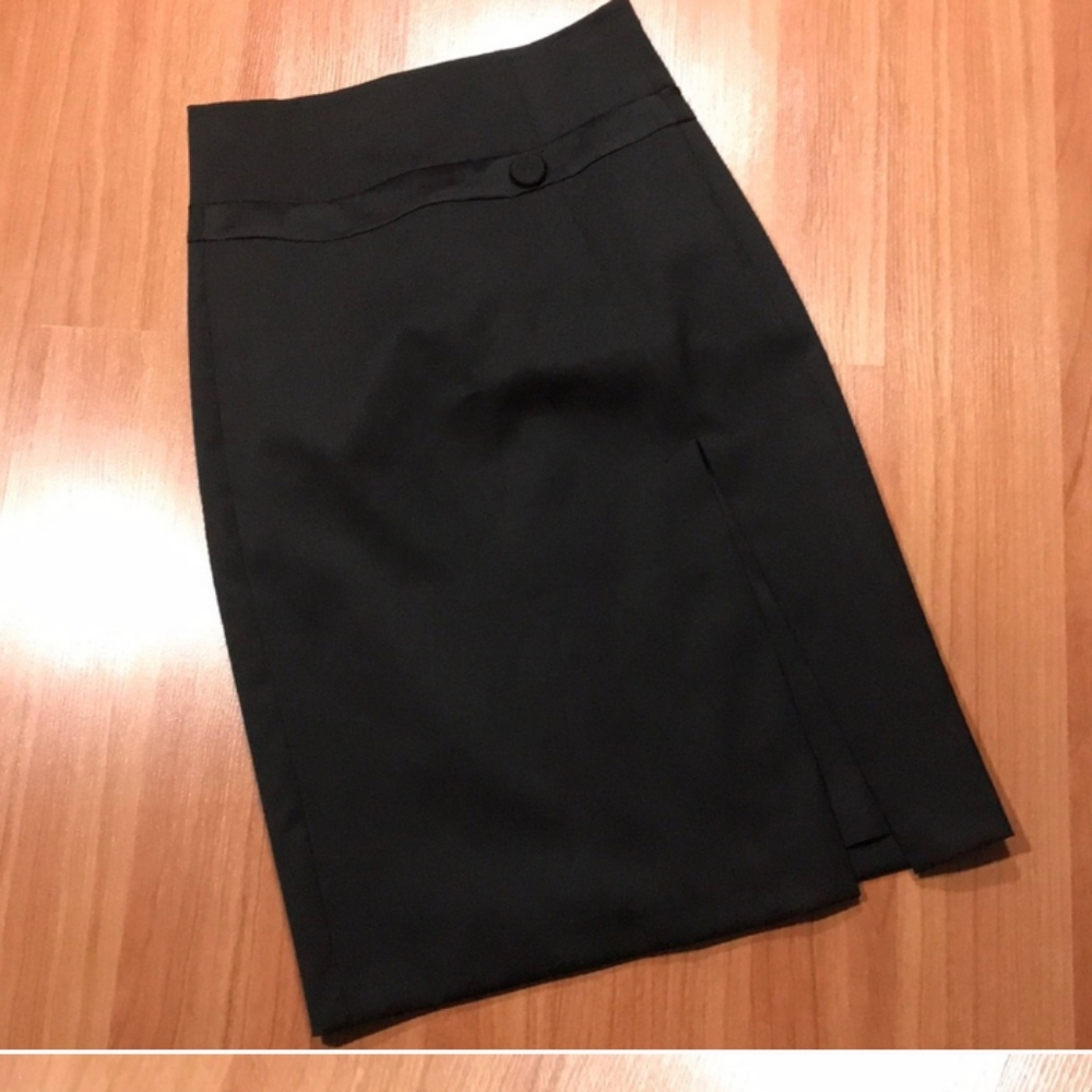 United Colors of Benetton Black Skirt Size 2